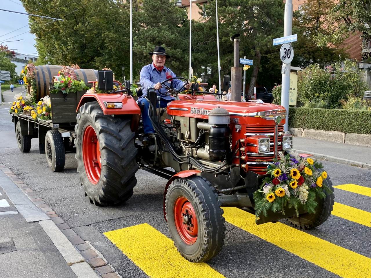 Traktor mit Sauerwagen